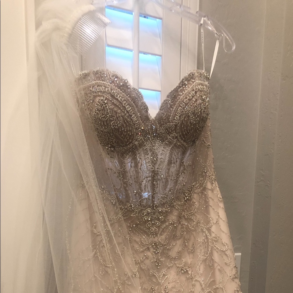 ❌SOLD❌ Gorgeous Gown! - Picture 6 of 12